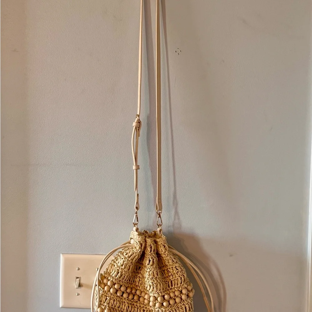 Universal Thread Beige Straw Drawstring Shoulder Bag with Wooden Beads - Picture 3 of 7